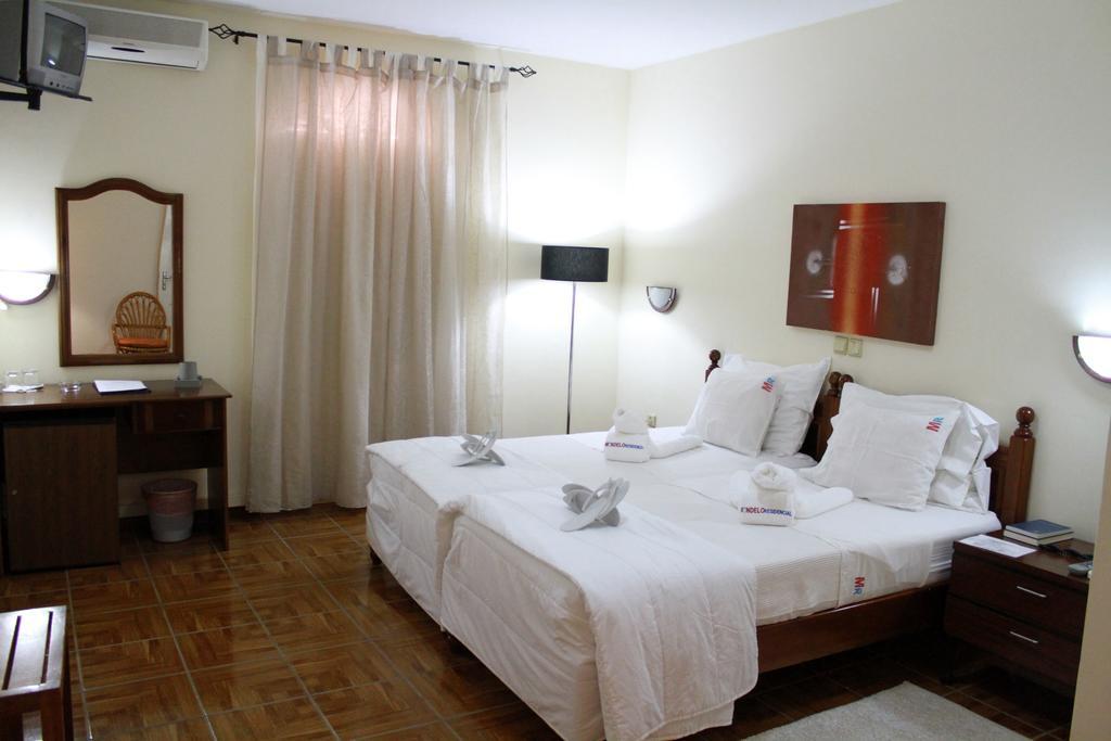 Mindelo Residencial Bed & Breakfast Стая снимка